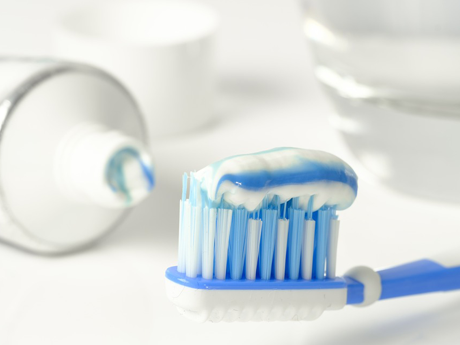 Which toothpaste is best for yellow teeth?